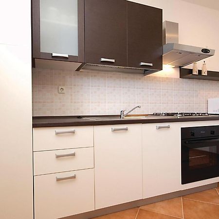 2 Bedroom Nice Apartment In Vir Εξωτερικό φωτογραφία