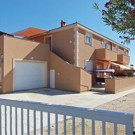 2 Bedroom Nice Apartment In Vir Εξωτερικό φωτογραφία